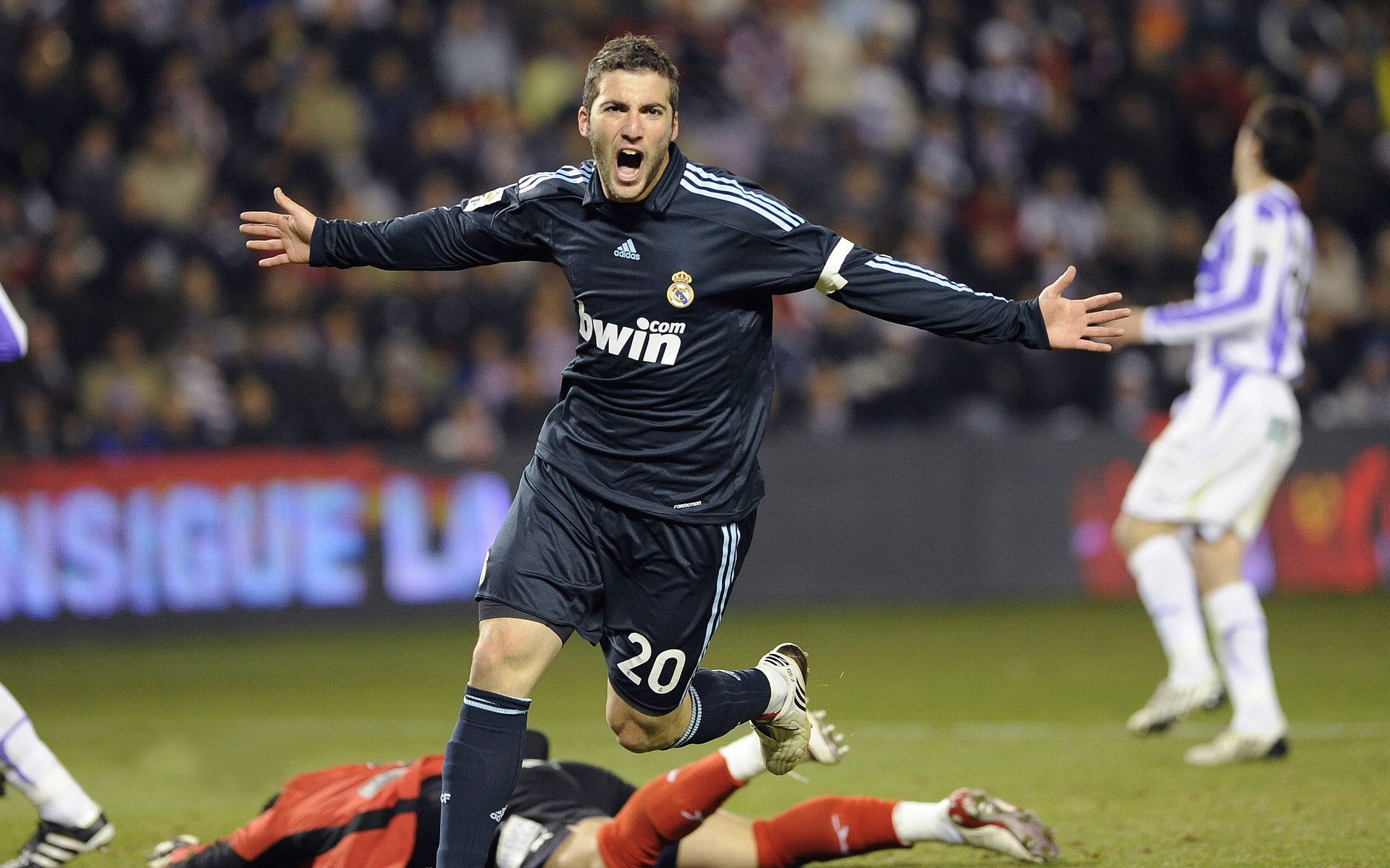 九游官网首页-拜仁提前问鼎德甲冠军宝座，拜仁德甲冠军多少个